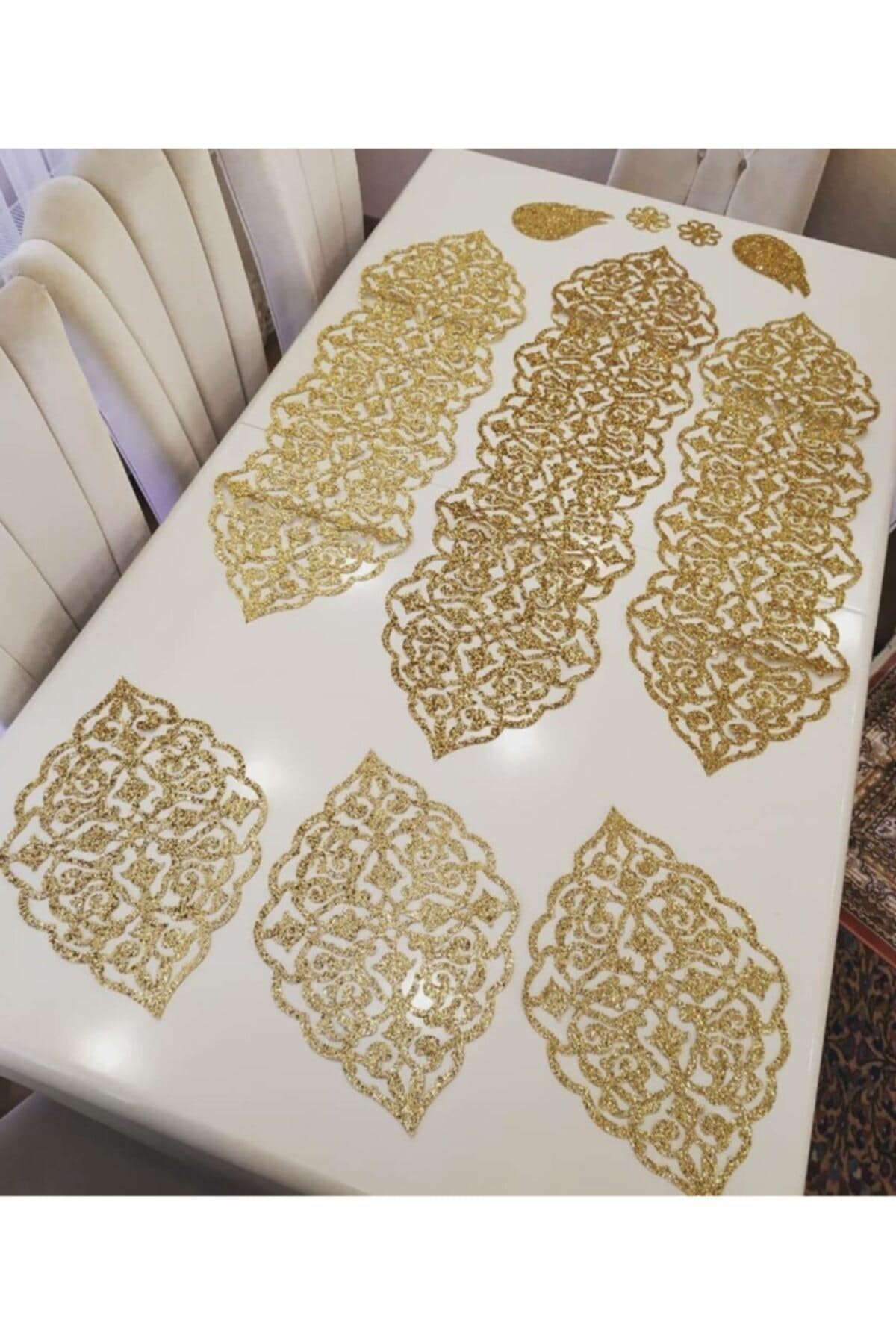 Table Runner - 10枚入り、合成皮革製のテーブルランナーとプレースマットのセット | ゴールドシマー | 大型ランナー1本（47.2インチ）、中型ランナー2本